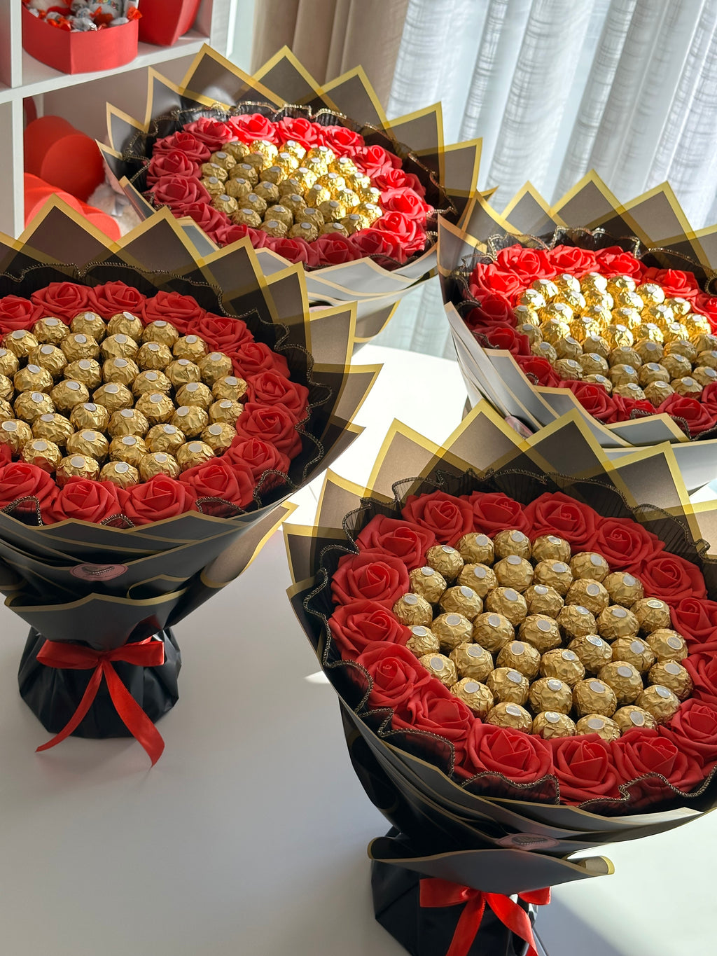 Bouquet fleurs rouges & ferrero